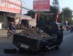 Pick Up Angkut Puing Jadi Sorotan: Dishub Diminta Cek Kelayakan Kendaraan di Jalan Raya Tumpang